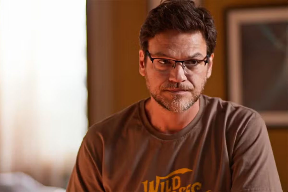 Emílio Dantas compra videogame e recebe produto inesperado: "Golpe"