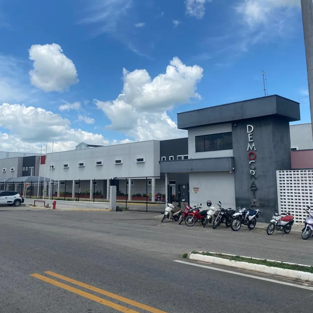 Empresarial: Democrata garante suporte ao colaborador afetado após incidente.