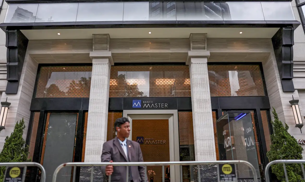 Especialistas avaliam riscos jurídicos em campanha de influenciadores pró-Banco Master