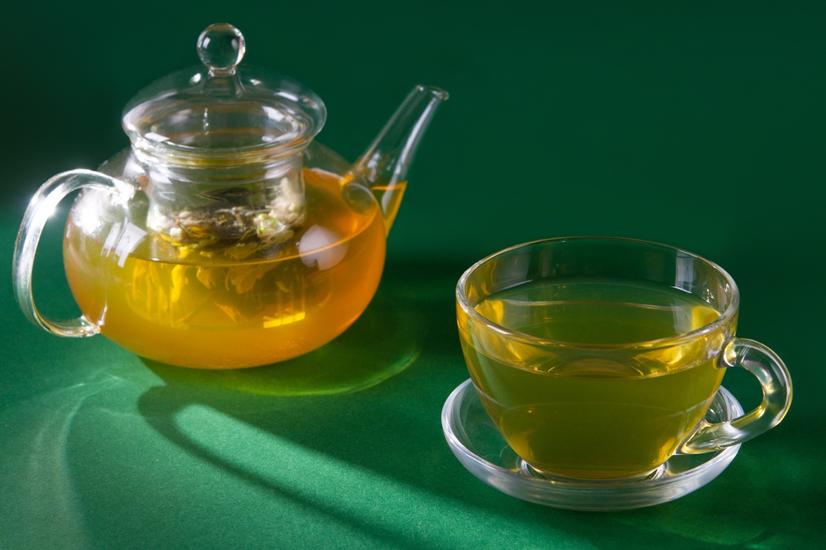 Estudo liga consumo de chá a ossos mais fortes e faz alerta sobre café