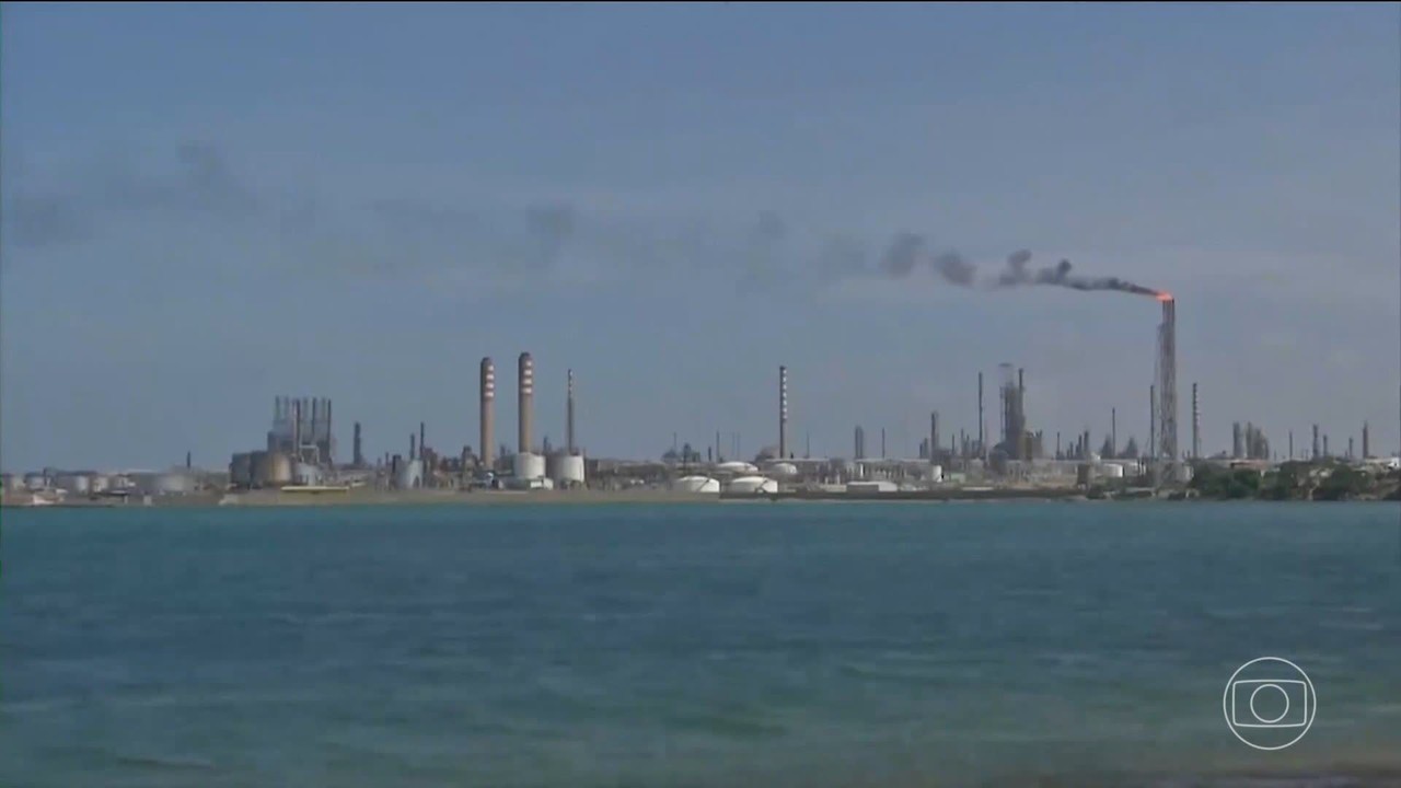 EUA buscam apreender navio petroleiro ligado à Venezuela após perseguição de semanas