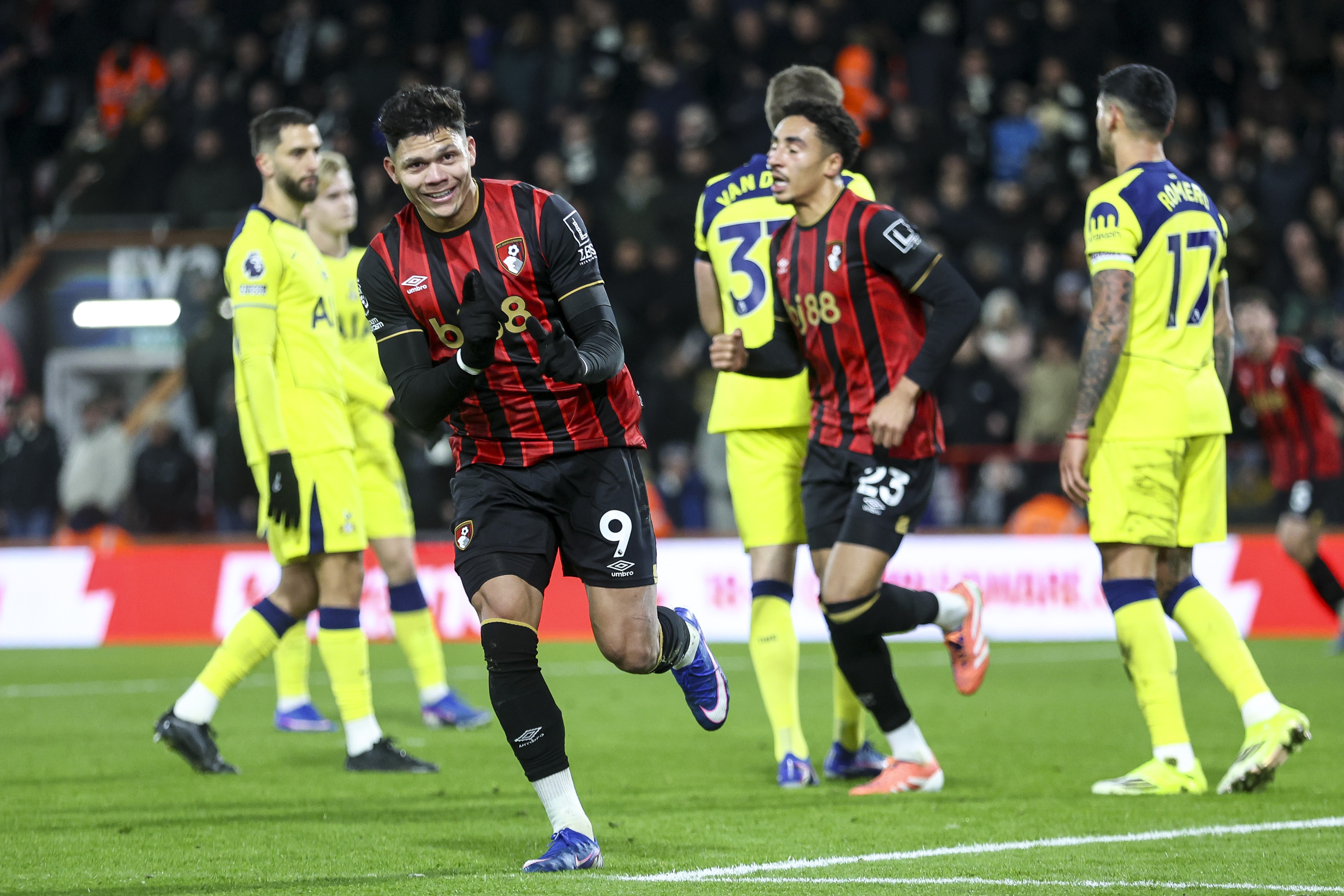 Ex-Fluminense chega a 50 jogos na Premier League e ajuda Bournemouth a interromper jejum