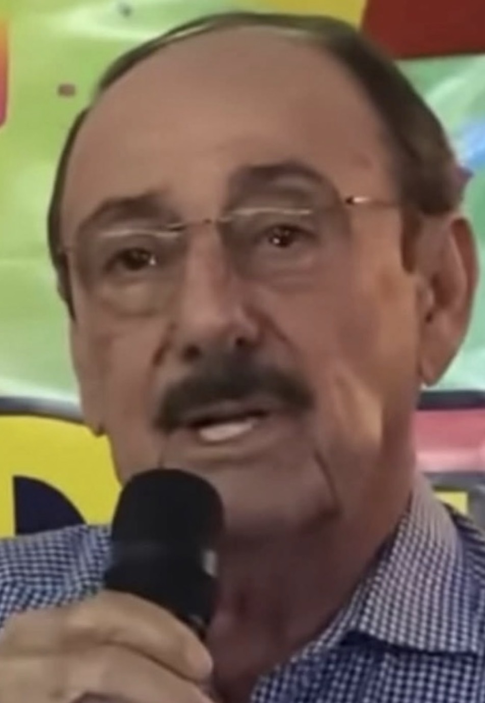 Ex-Prefeito de Crateús Sufre Acidente: Ataque de Vaca no Curral