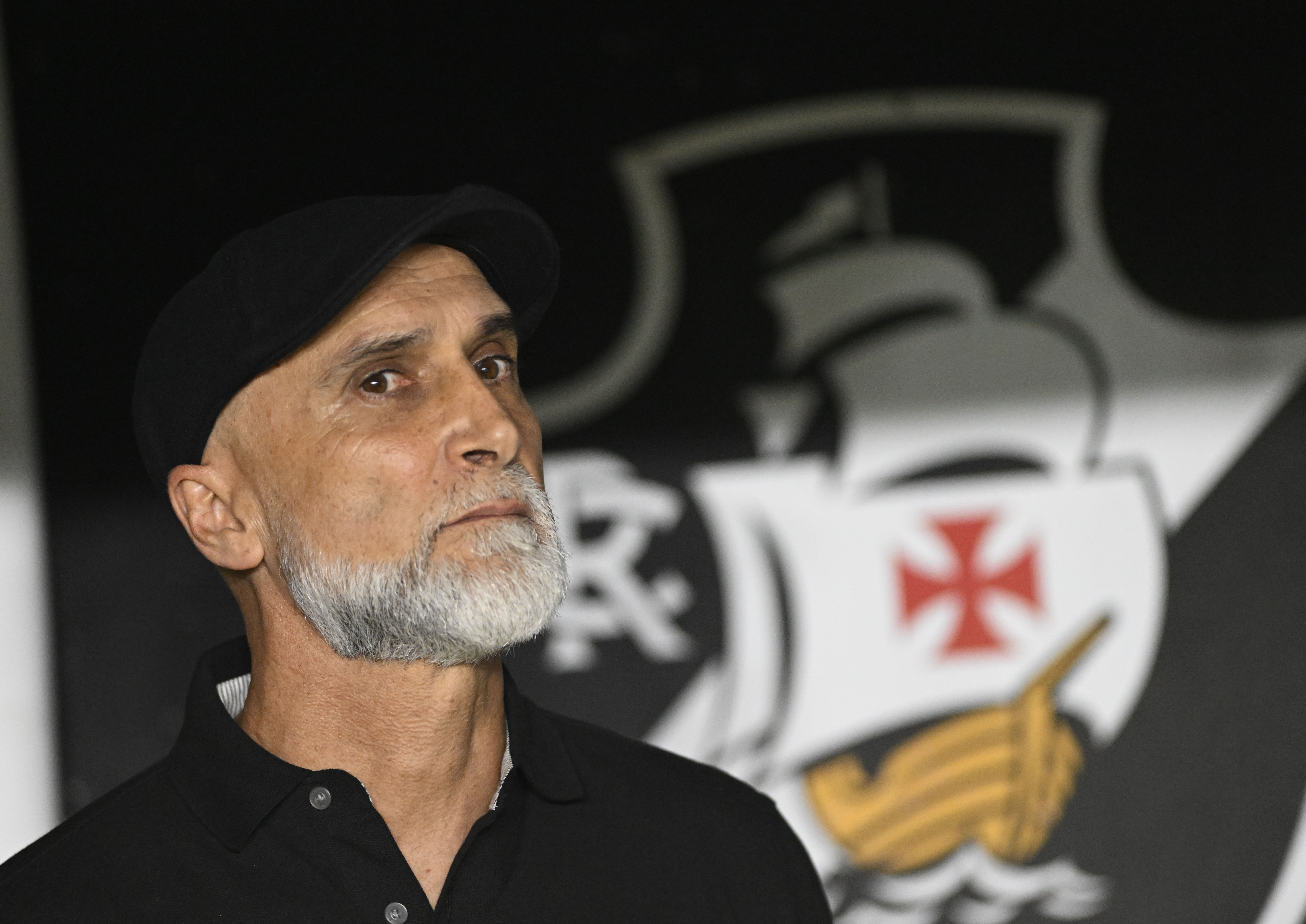 Ex-Vasco, Álvaro Pacheco é anunciado em vídeo com boina em destaque; veja