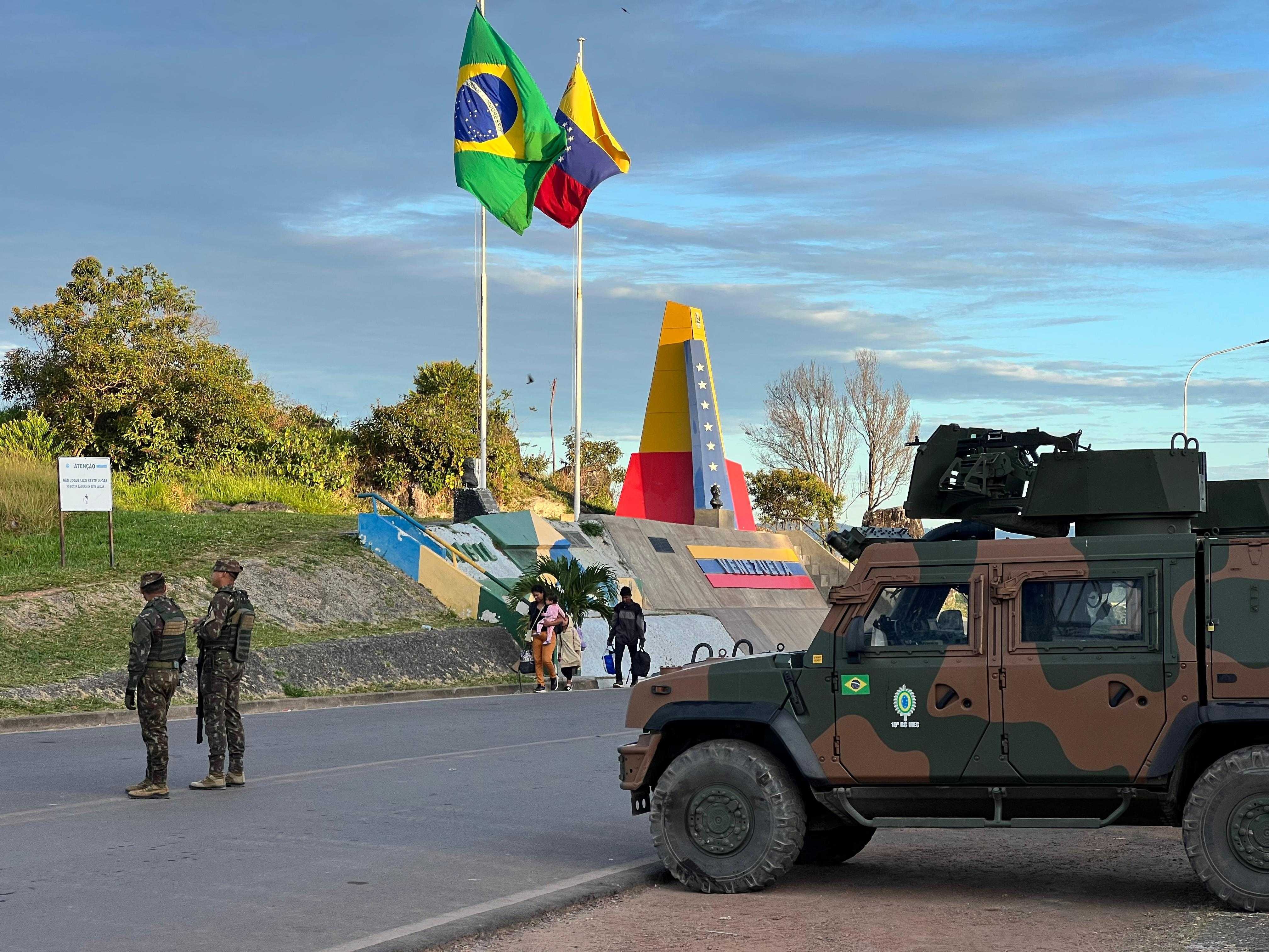 Exército brasileiro faz vistoria na fronteira do Brasil com a Venezuela após ataque dos EU