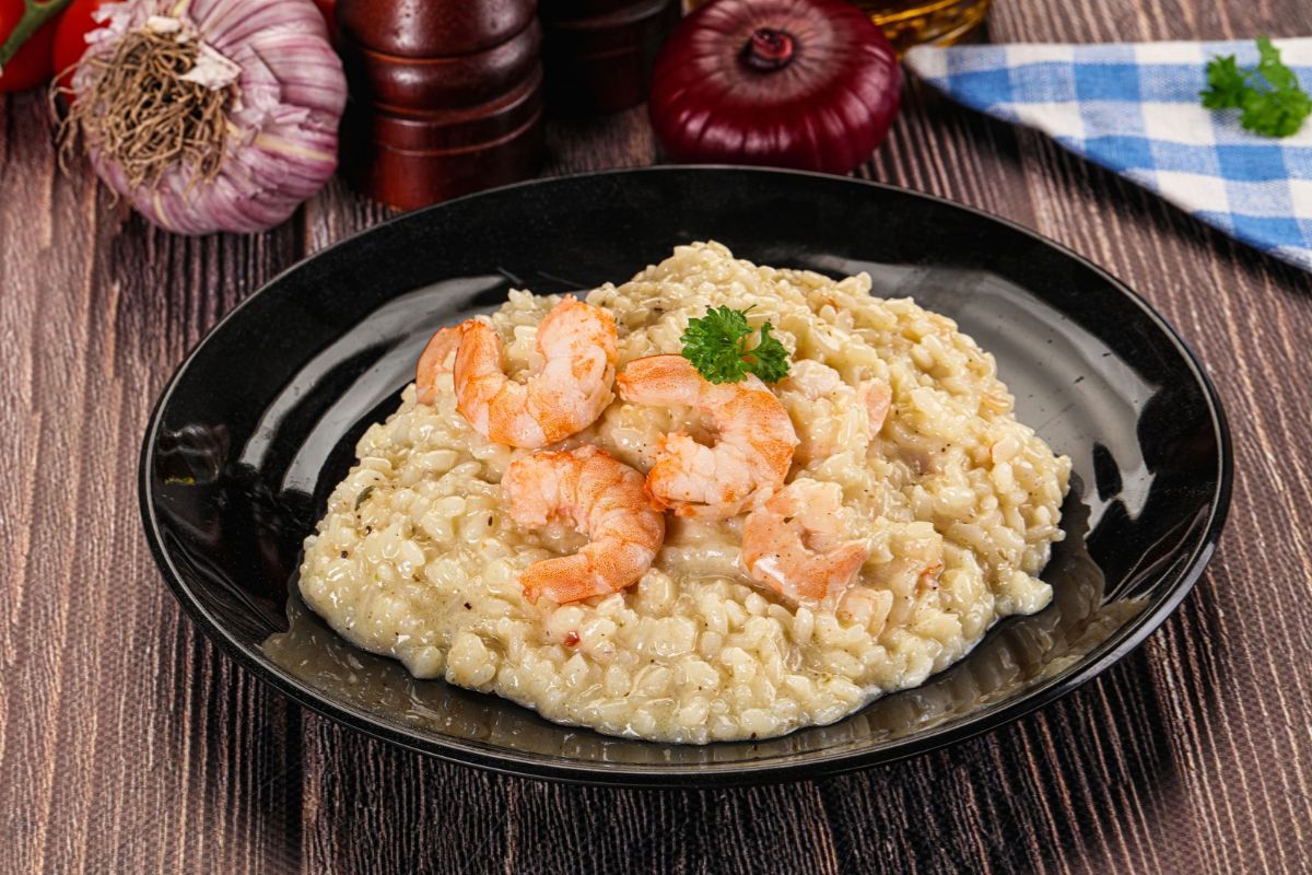 Faça este delicioso risoto de camarão e surpreenda o "mozão" no jantar