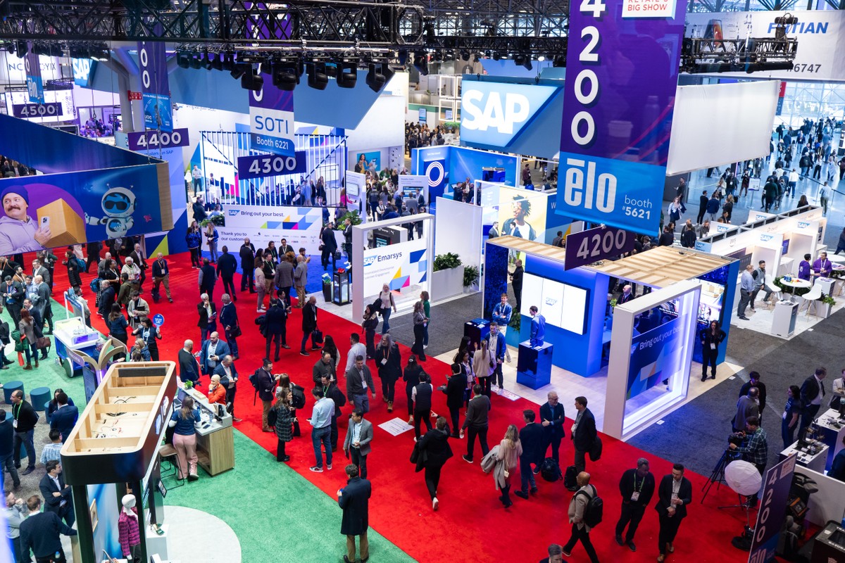 Feira global de varejo começa com brasileiros em massa e IA na prateleira