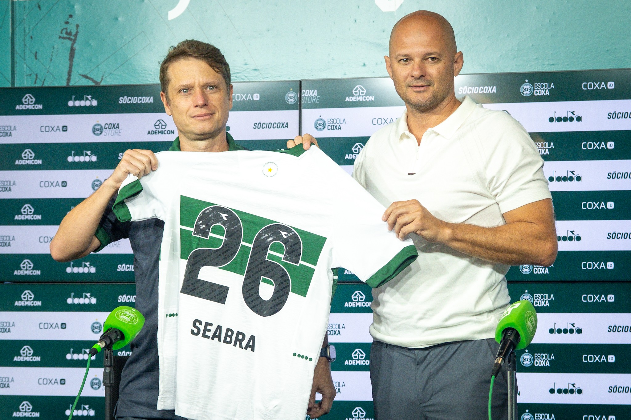 Fernando Seabra é apresentado no Coritiba, cita motivos para acerto e projeta volta à Séri