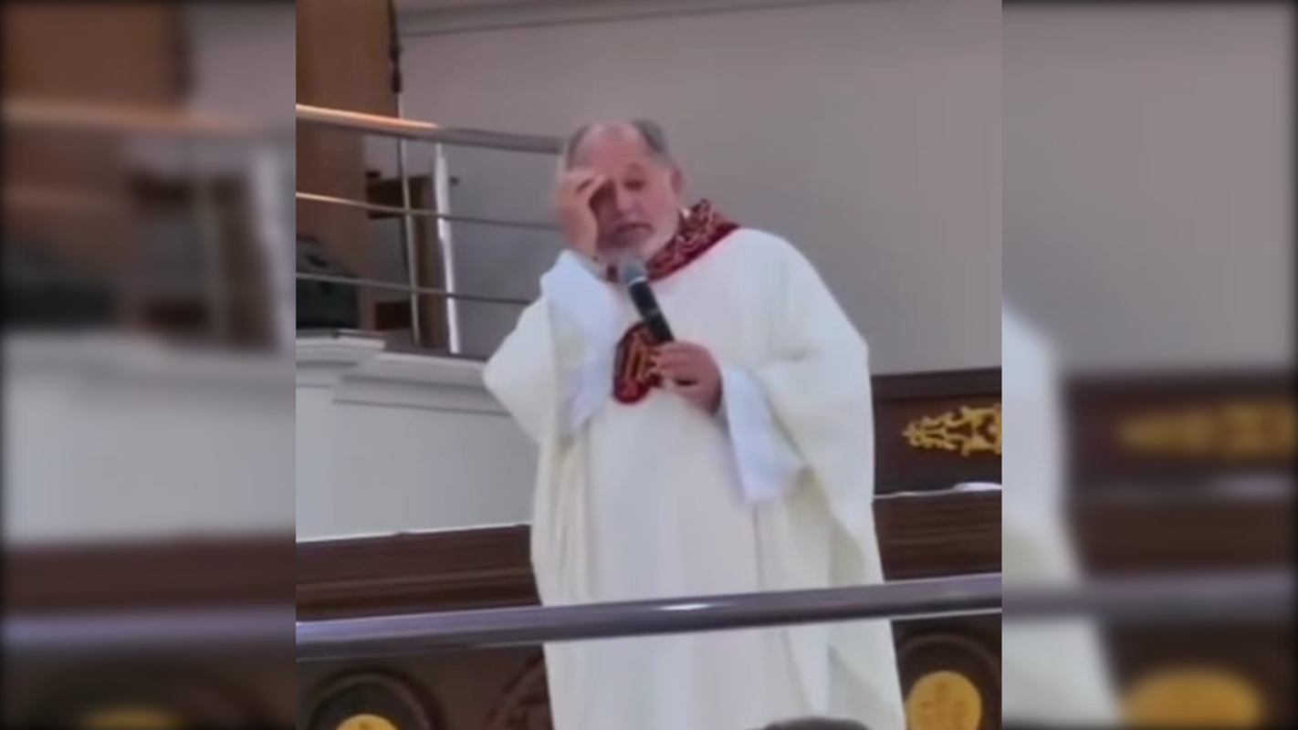 Fiel "alucina" em missa por padre criticar ação de Trump contra Maduro