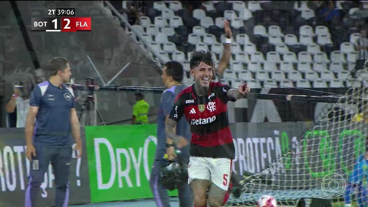 Flamengo celebra vitória no Carnaval após classificação para a semifinal do Campeonato Carioca