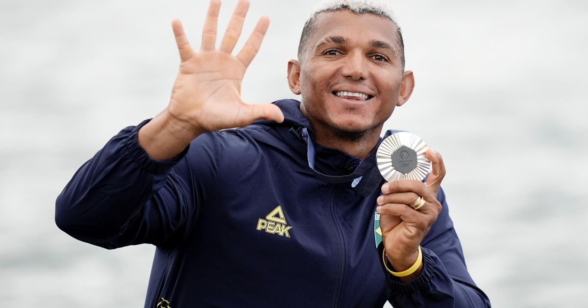 Flamengo dispensa Isaquias Queiroz e encerra modalidade olímpica