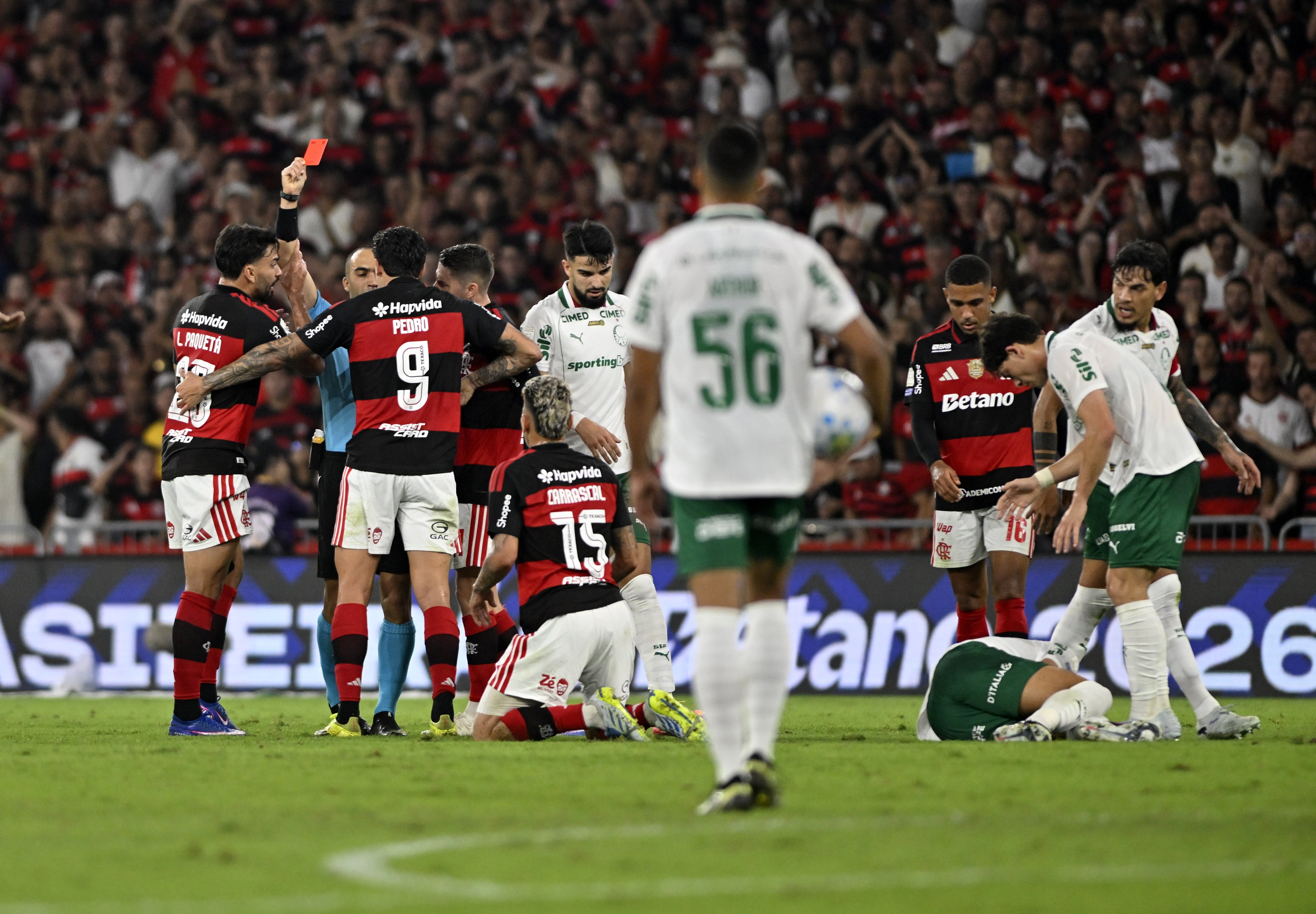 Flamengo x Palmeiras: CBF Explica Expulsão de Carrascal com Análise do VAR