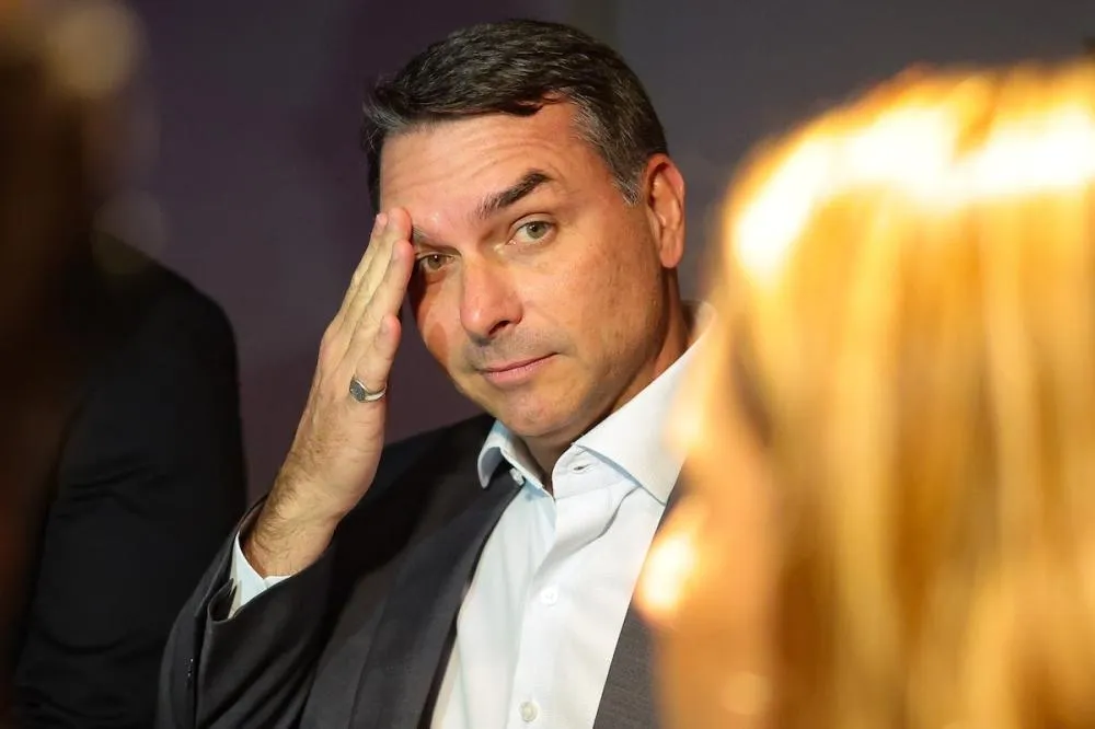 Flávio Bolsonaro: Conversas com Ciro Gomes estão Suspensas no Ceará