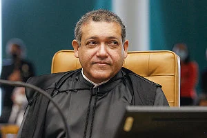 Flávio Bolsonaro: Ministro do TSE assume risco de conturbar eleição com decisão polêmica
