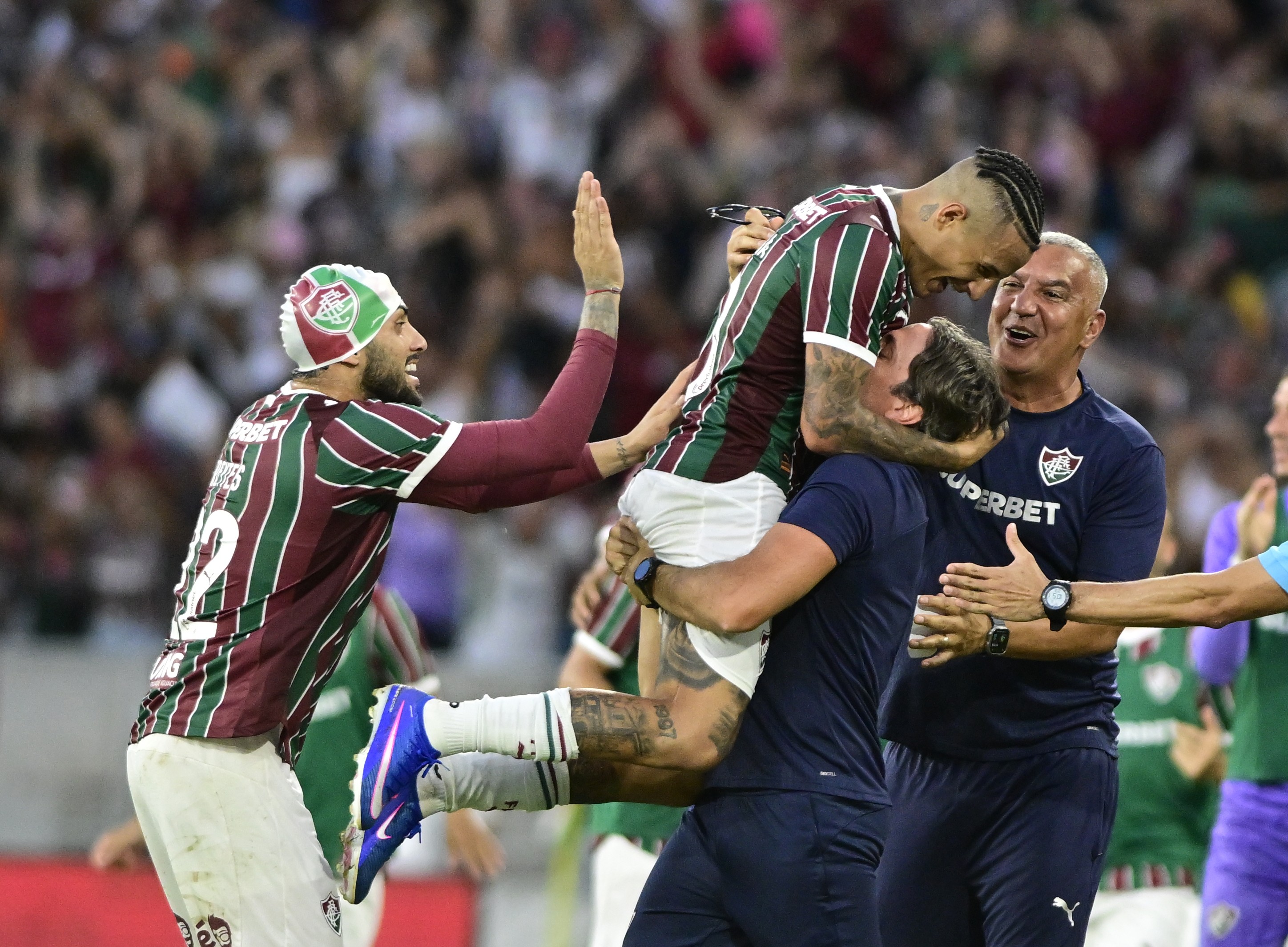 Fluminense Erra e Erra, mas Consegue Vencer o Athletico-PR no Maracanã