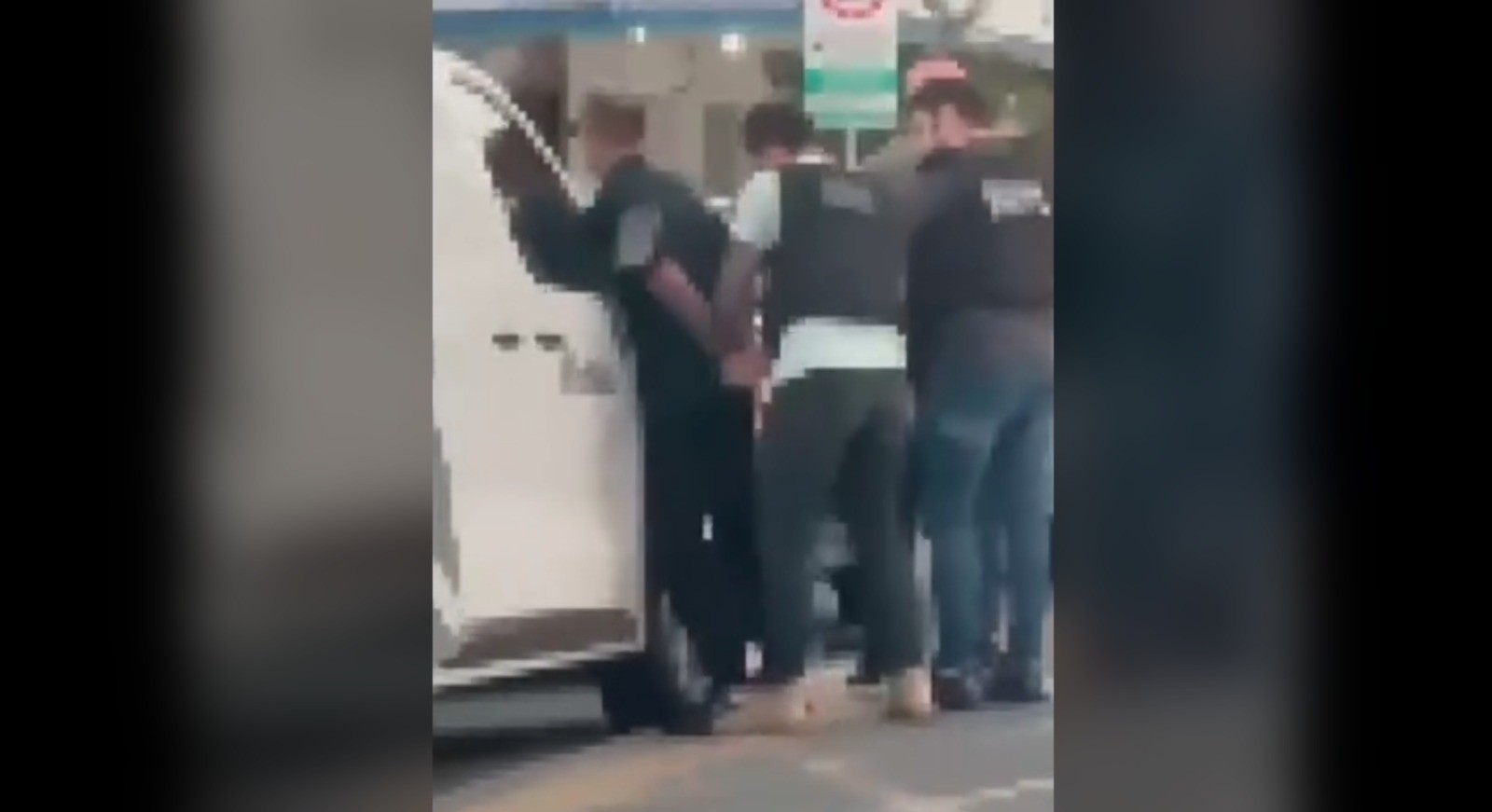 Foragido por dois homicídios é preso na saída de velório em Itajaí; VÍDEO mostra captura