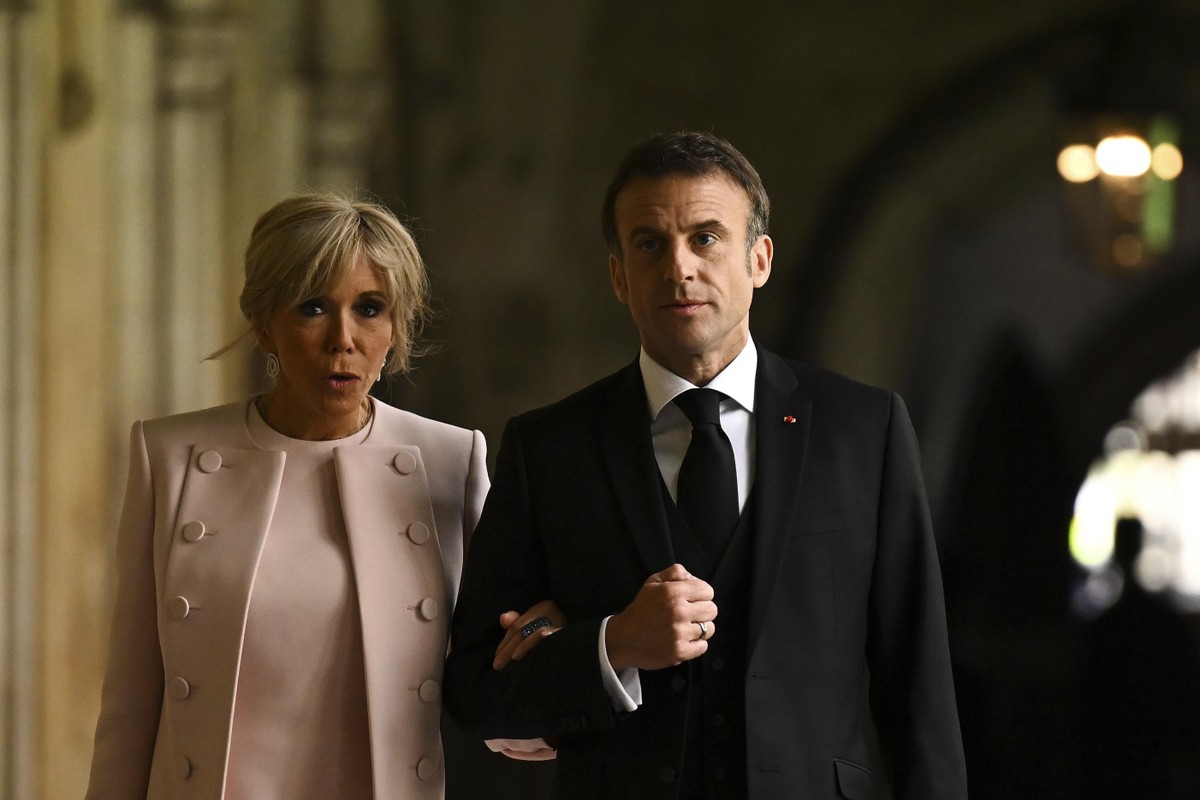 França condena 10 pessoas por assédio cibernético contra esposa de Macron