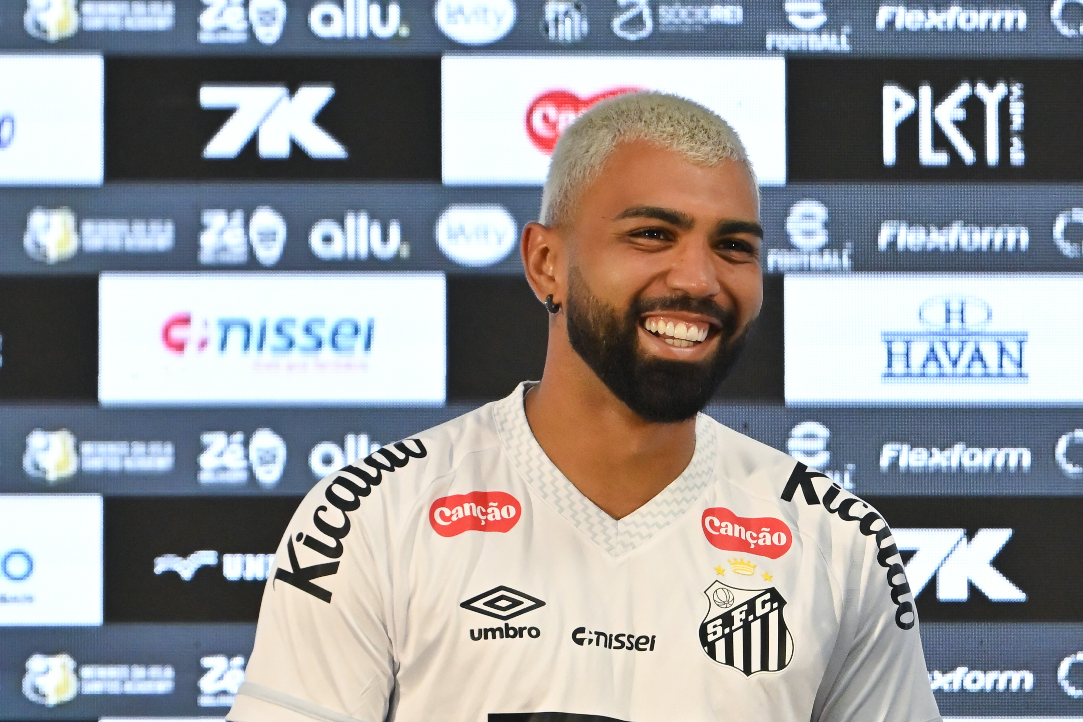 Gabigol chama Neymar de ídolo e quer ajudar o craque no Santos: "A gente precisa dele na C