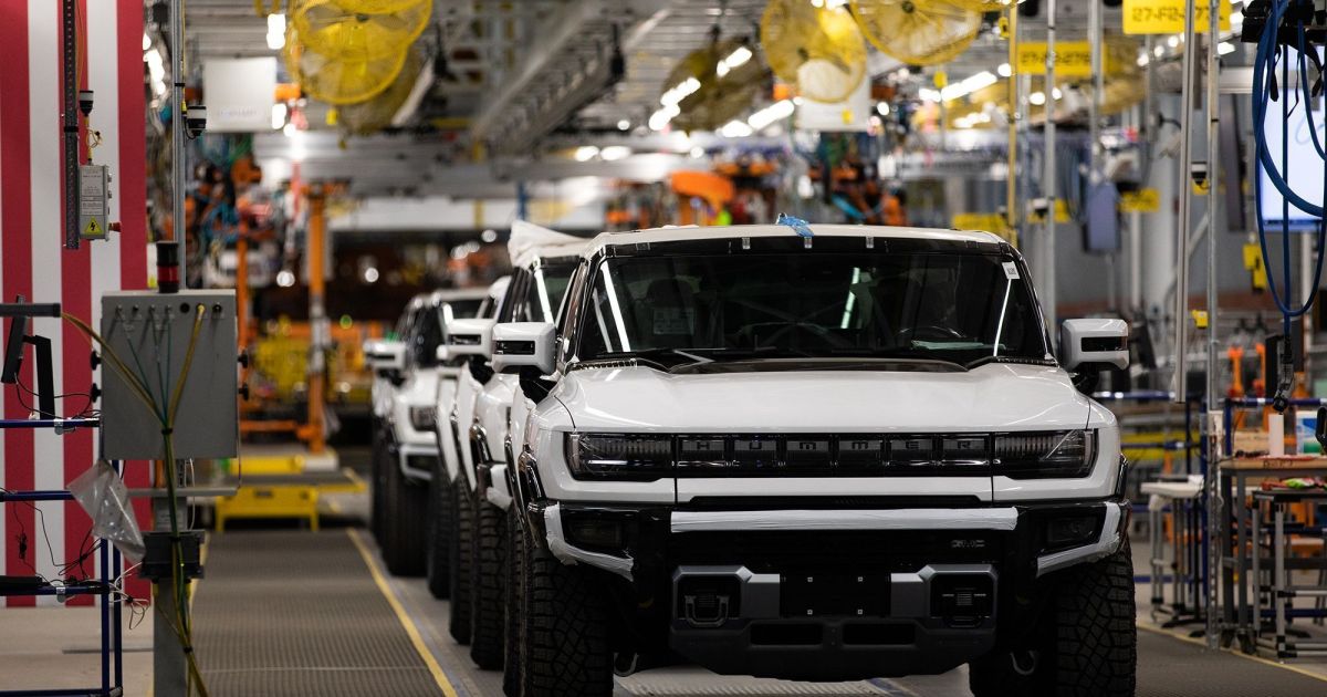 GM sofrerá prejuízo de US$ 6 bi por reduzir produção de veículos elétricos