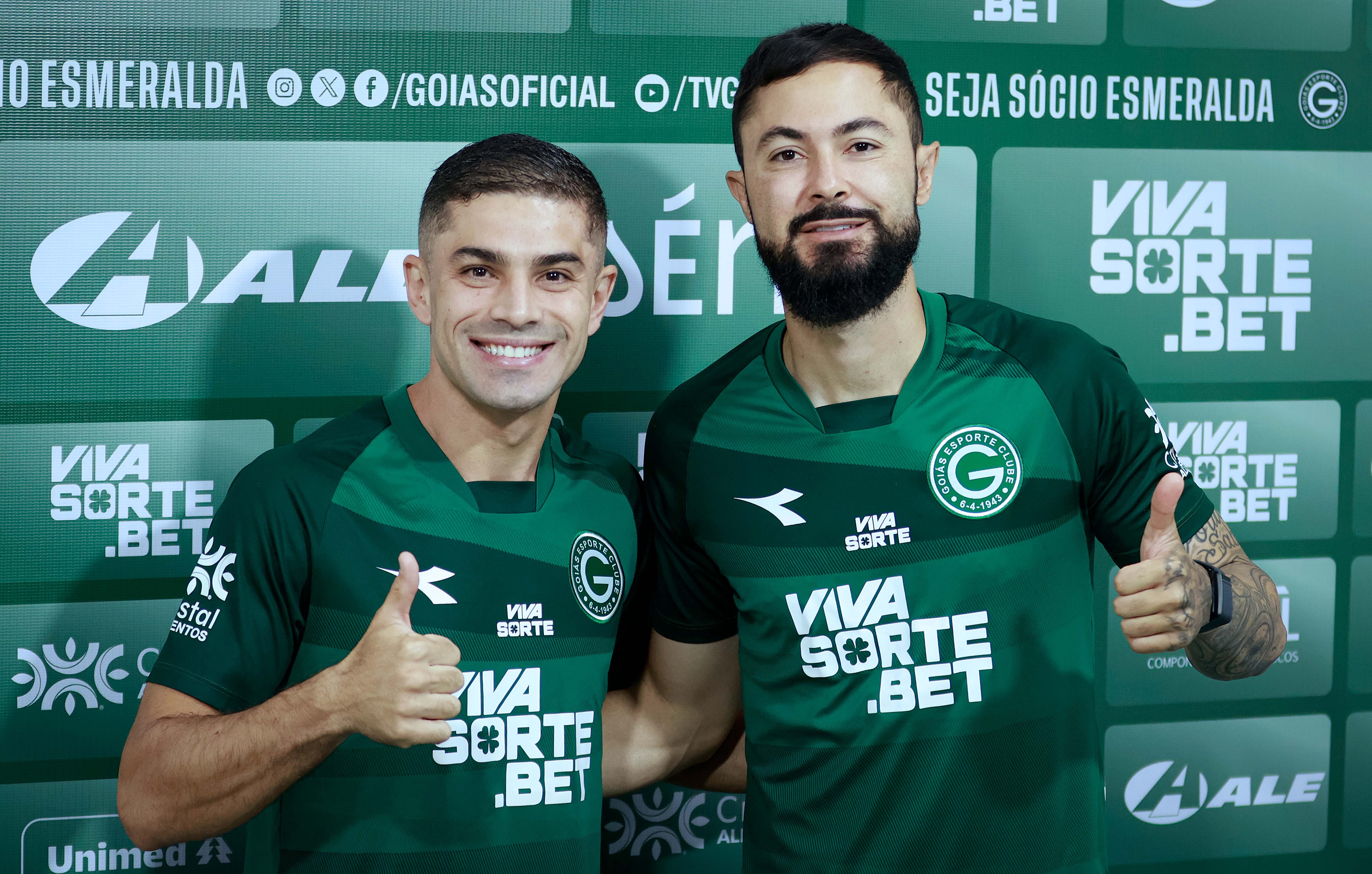 Goiás apresenta meia bicampeão da Série B e atacante que disputou as três últimas Libertad