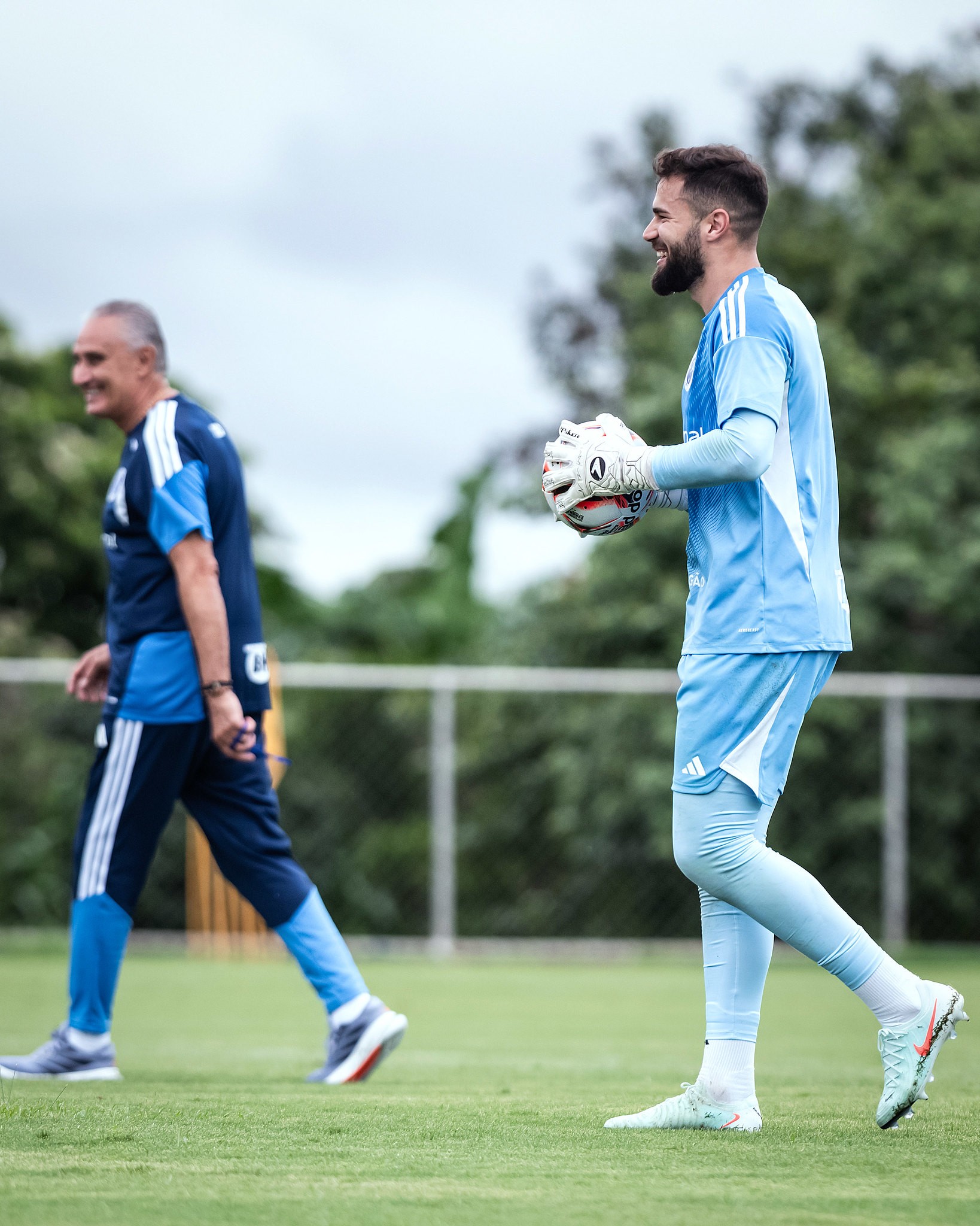 Goleiro do Cruzeiro, Matheus Cunha sofre lesão no joelho e vai passar por cirurgia 