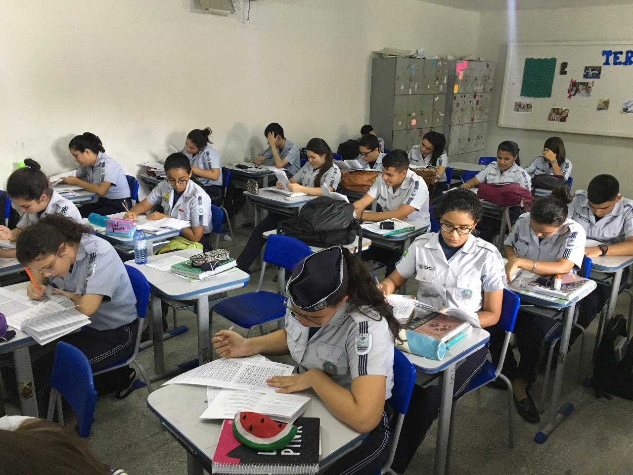 Governador do Ceará é Contra-Acionado Por MPCE Por Falta de Fardamento aos Estudantes do Colégio Militar