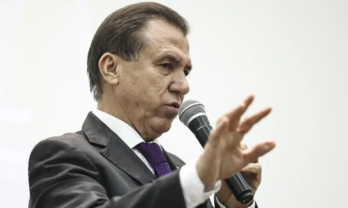 Governo considera enviar projeto de lei para acabar com escala 6×1