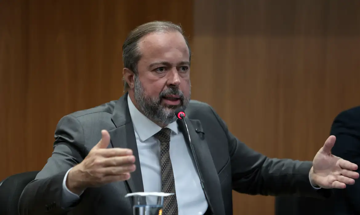 Governo Fortalece Fiscalização Contra Reajuste Indevido de Combustíveis com Medidas Severas