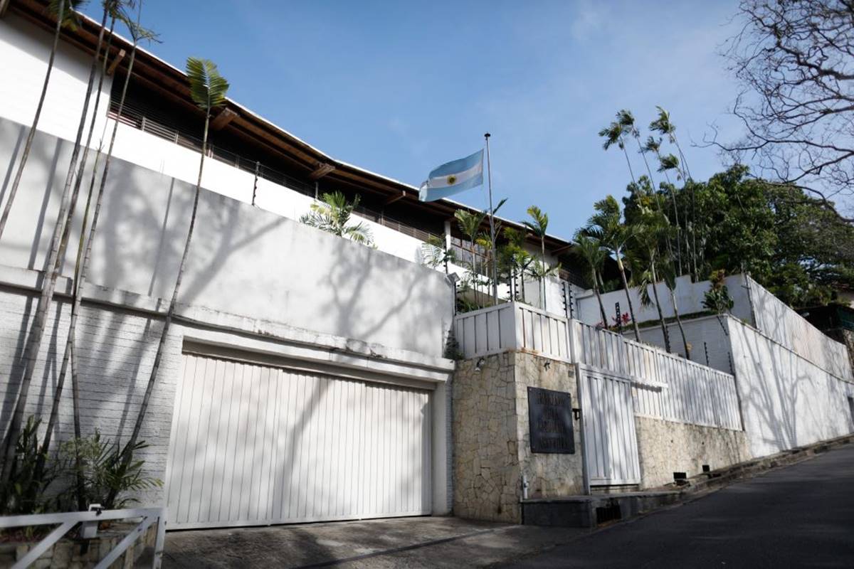 Governo Lula deixará custódia da embaixada da Argentina na Venezuela