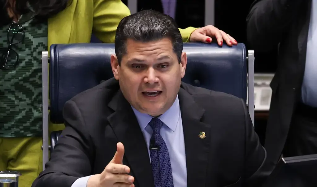 Governo Lula denuncia manobra de Alcolumbre e veto ao PL da Dosimetria