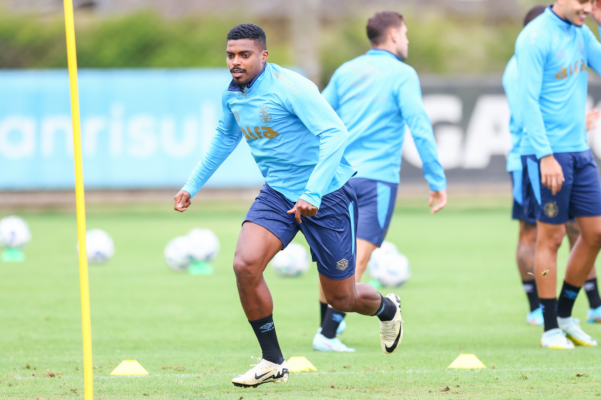 Grêmio acerta rescisão de contrato com zagueiro Jemerson