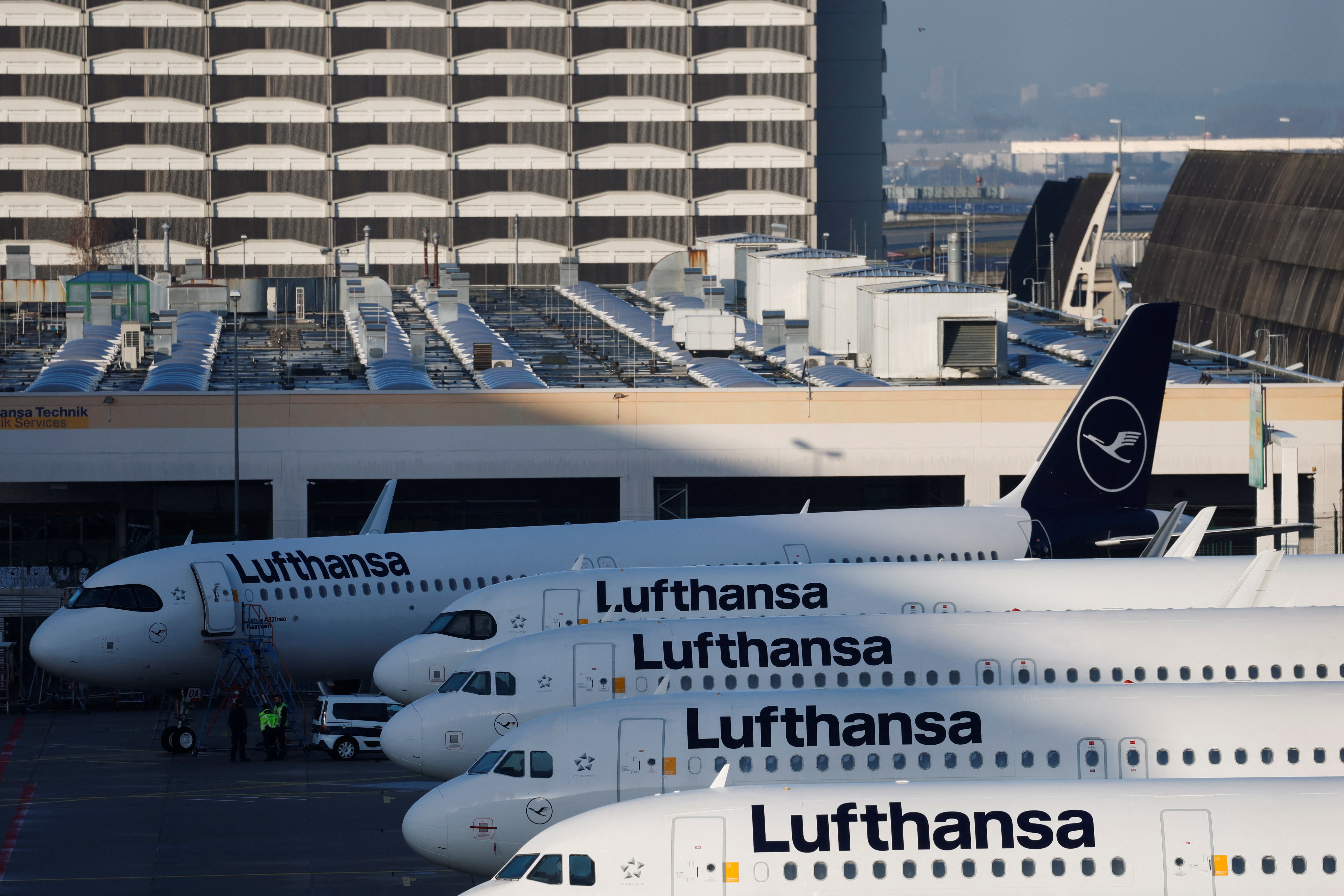 Greve da Lufthansa: Milhares de passageiros são afetados por cancelamento de voos na Alemanha