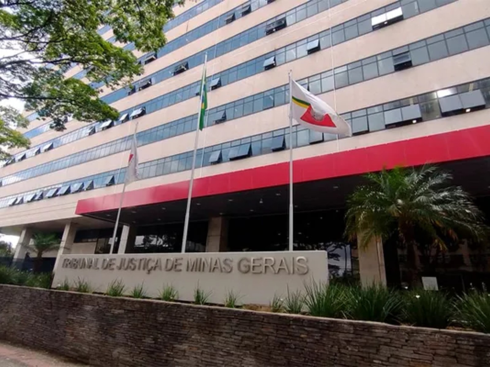 Homem Acusado de Estupro de Vulnerável em MG É Absolvido: Censores e Reações Políticas