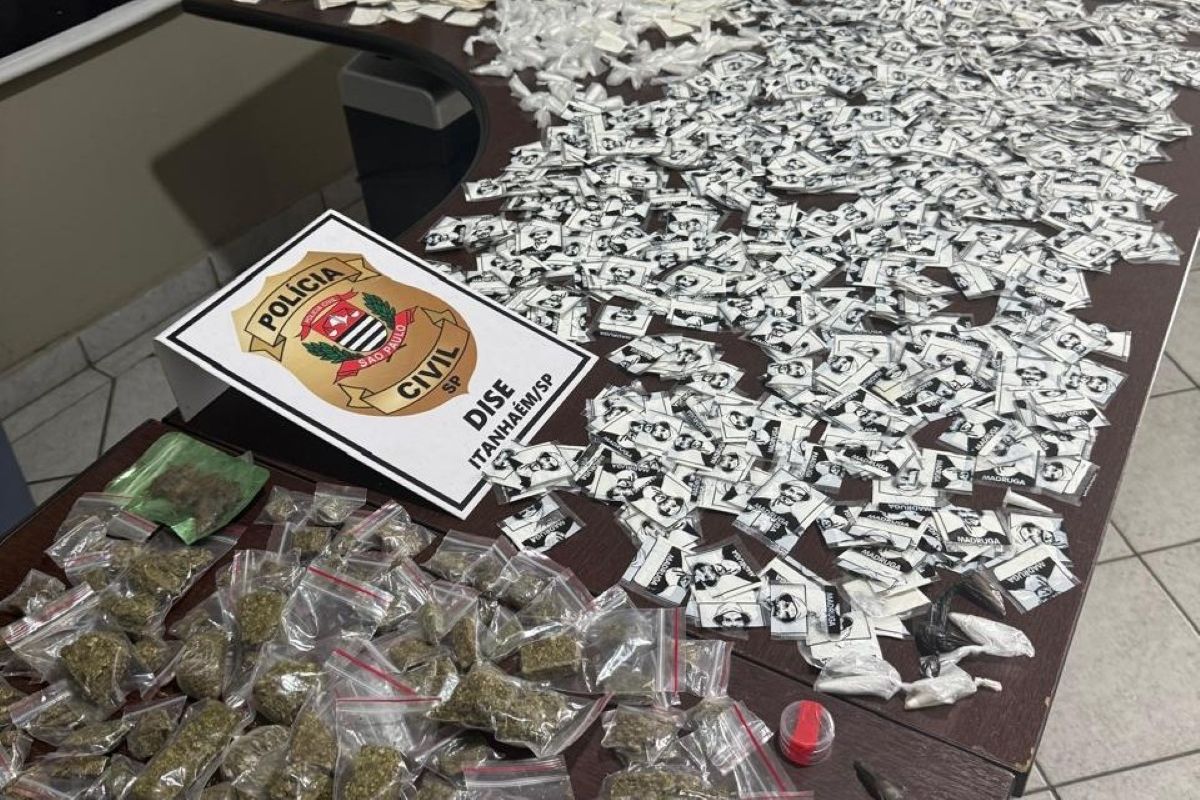 Homem "assume" ponto de venda de drogas do irmão e acaba preso