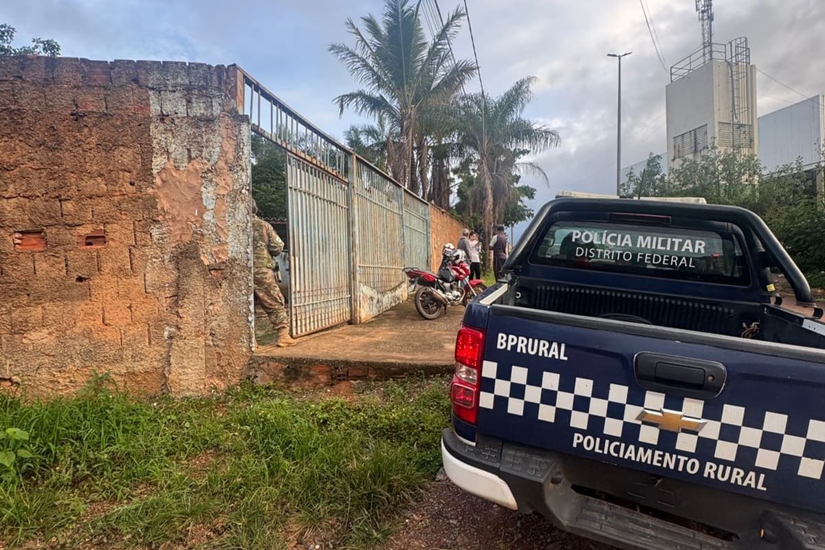 Homem é encontrado morto com golpes de chave de fenda dentro de casa