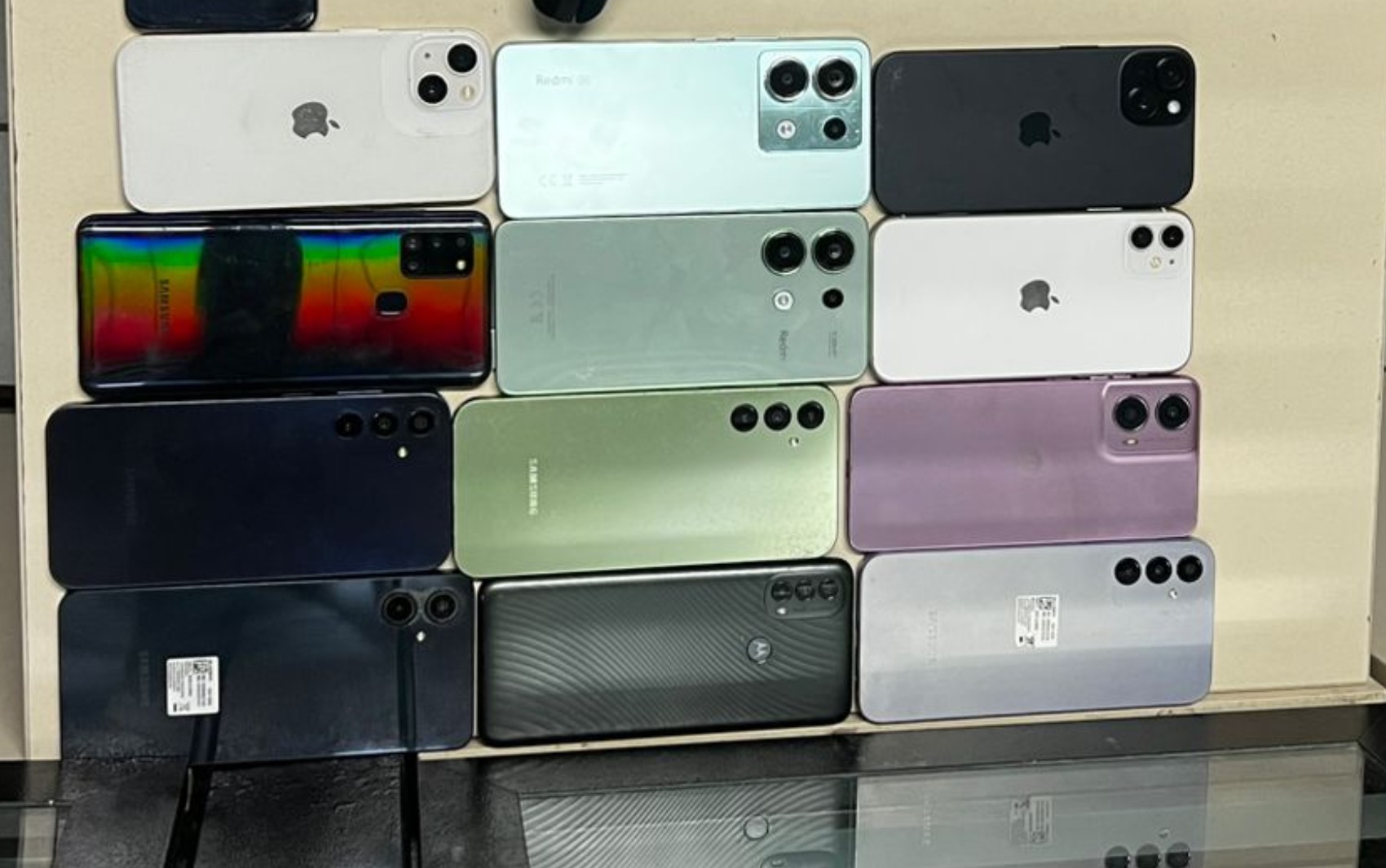 Homem é preso com 12 celulares após fuga em Feira de Santana