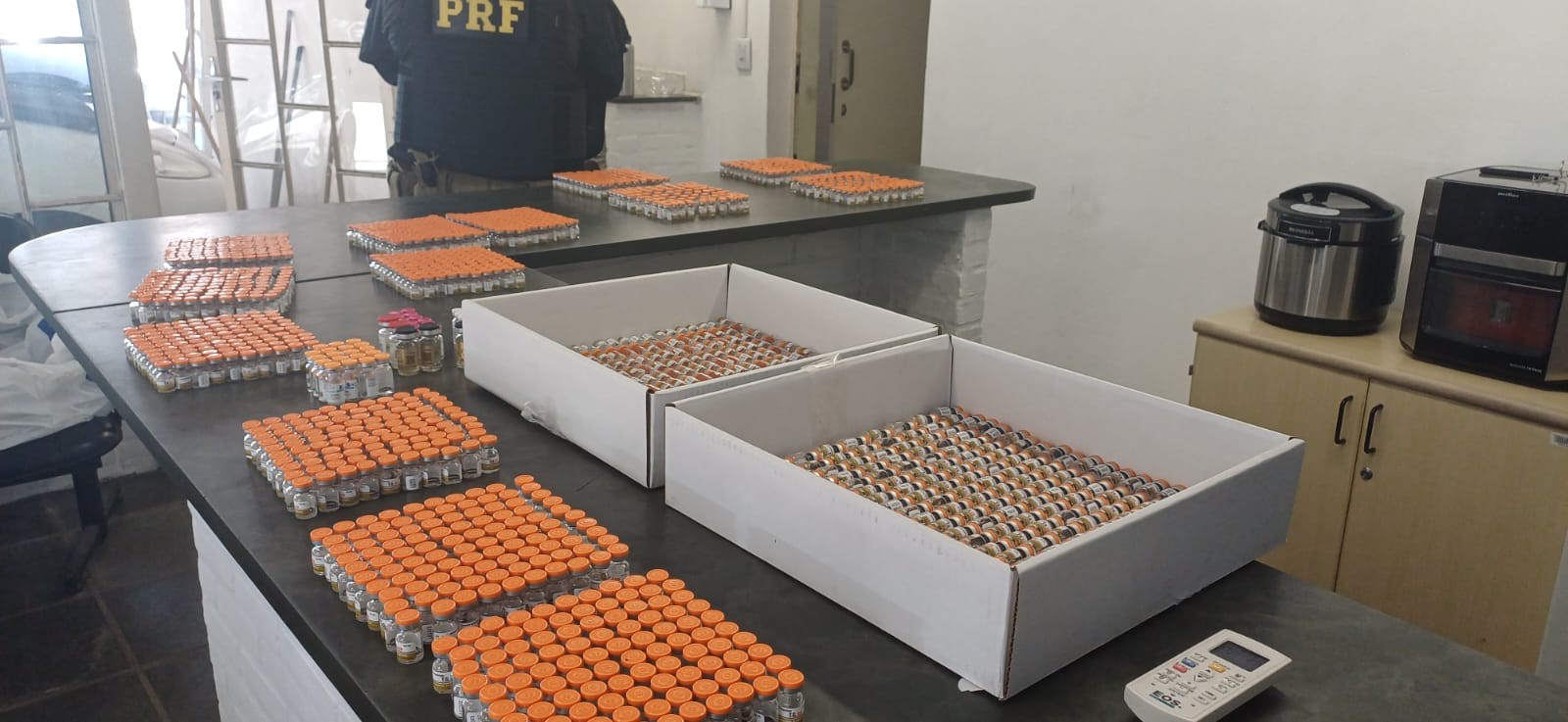 Homem é preso com mais de mil canetas de emagrecimento na Via Dutra, em Itatiaia