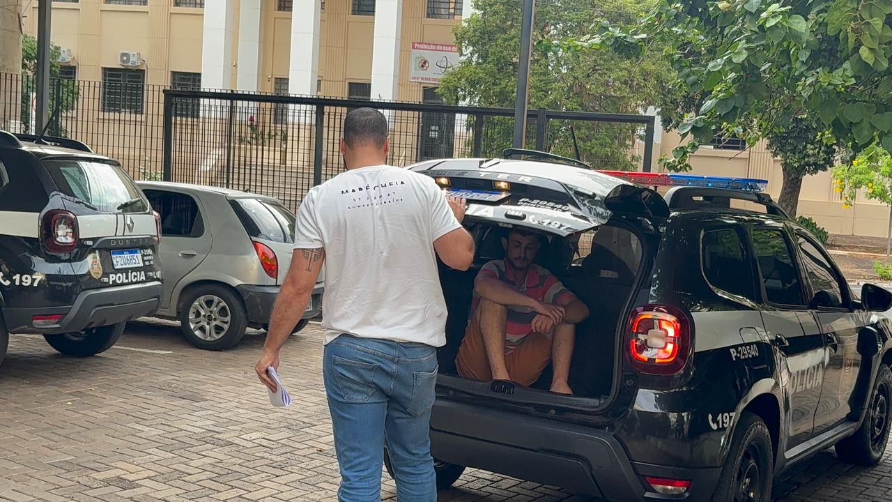 Homem é preso suspeito de usar faca para sequestrar e agredir ex-mulher após término do re