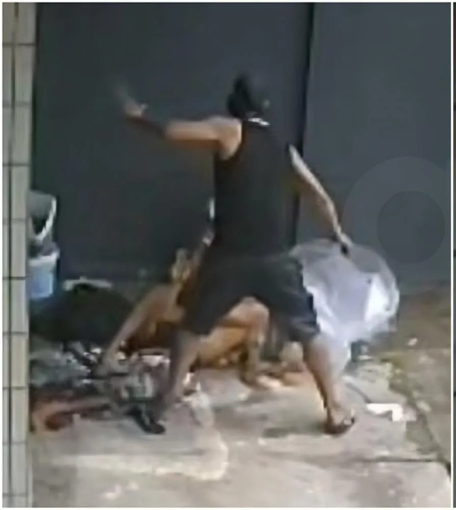 Homem em Situação de Rua É Borrifado com Tapas e Passes em Fortaleza: Uma História de Violência