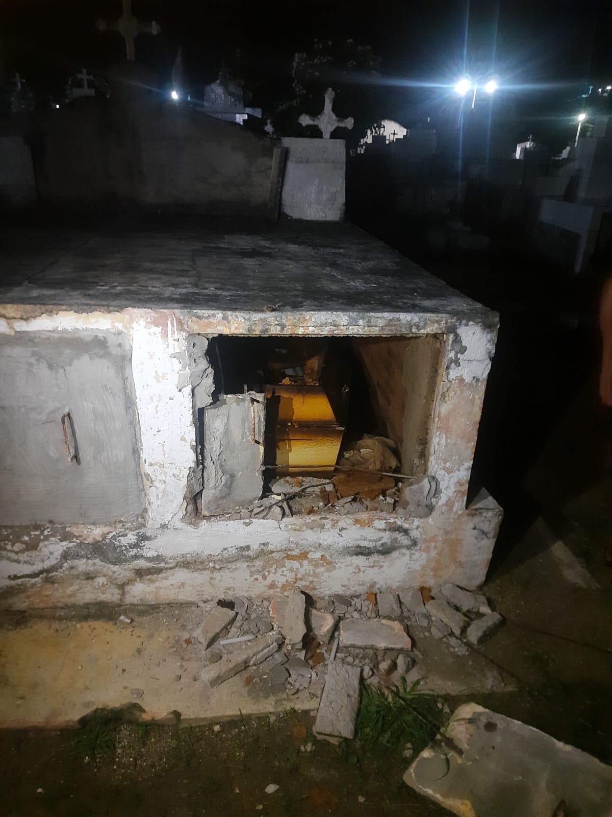 Homem invade cemitério e viola túmulo em Ipueiras após sepultamento de irmão