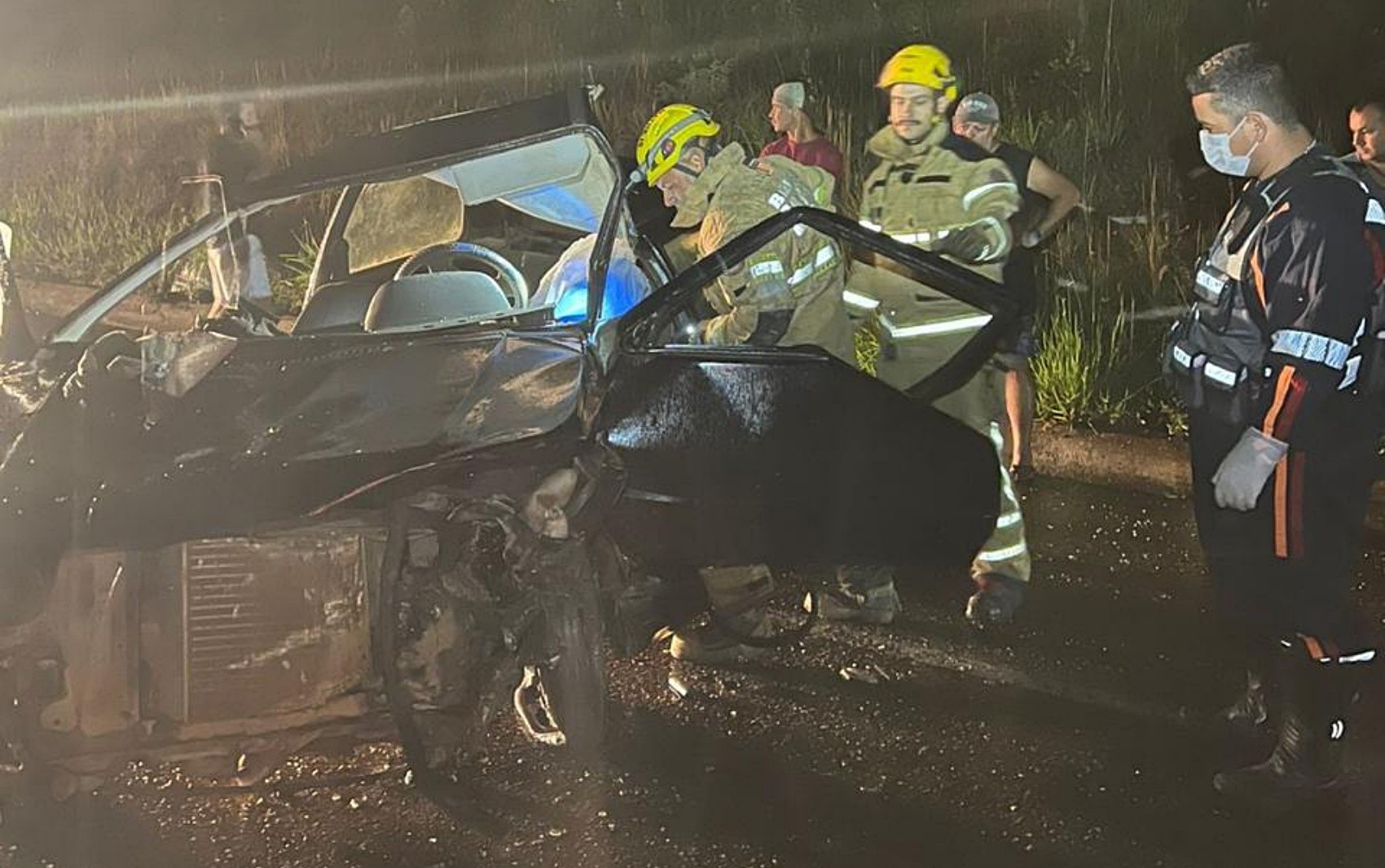 Homem morre e dois ficam feridos em batida na BR-265 em Ilicínea