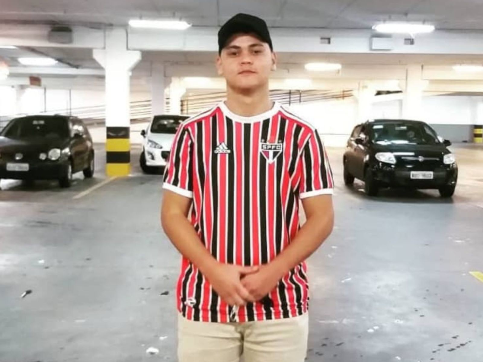 Homem que bateu moto em carro em Rio Branco passa de um mês na UTI no Acre