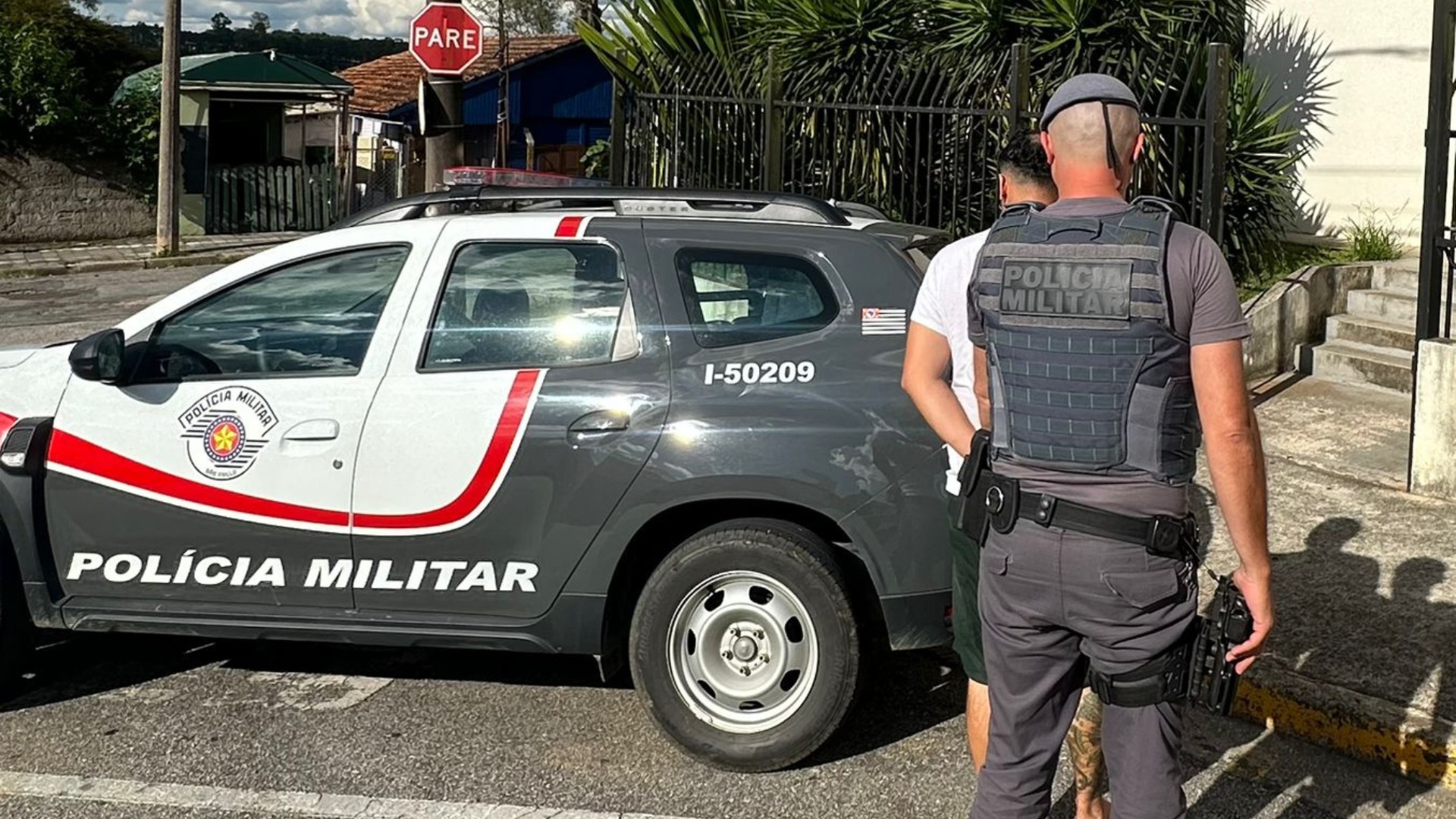 Homem que fugiu de penitenciária se entrega à polícia após quase três meses