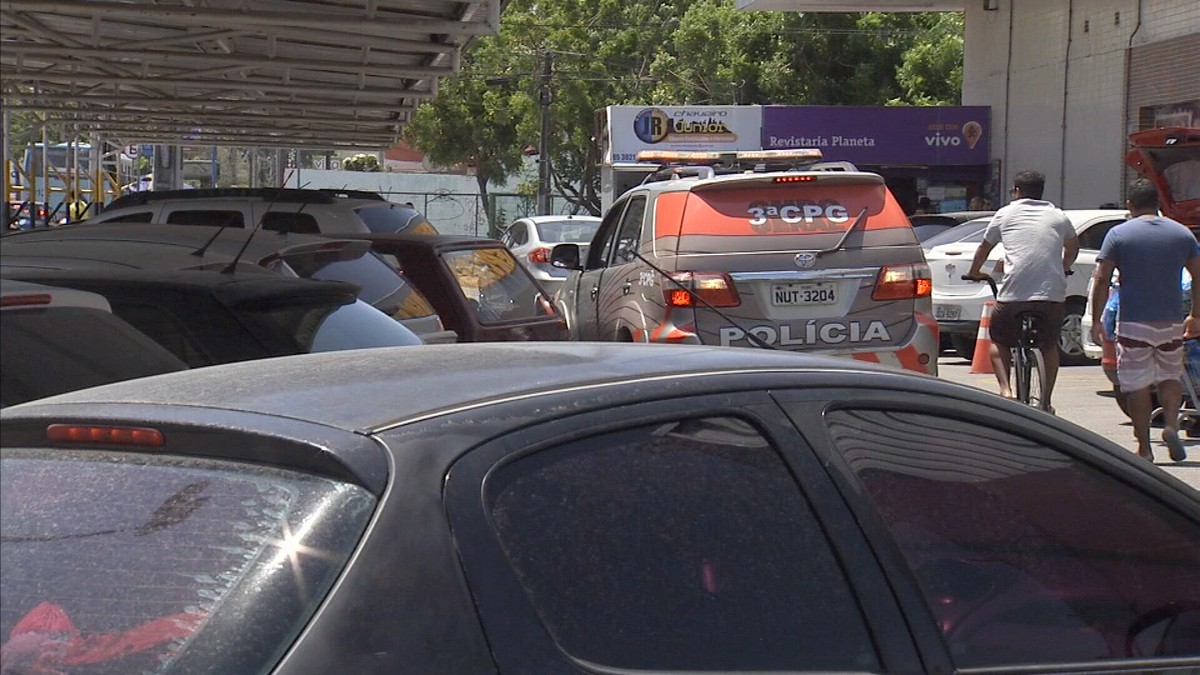 Homem reage a assalto e é morto no estacionamento de supermercado, em Fortaleza