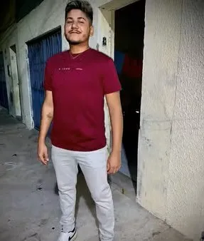 Homicídio Chocante: Cabelereiro de 28 Anos Morto a Tiros em Sua Casa no Ceará