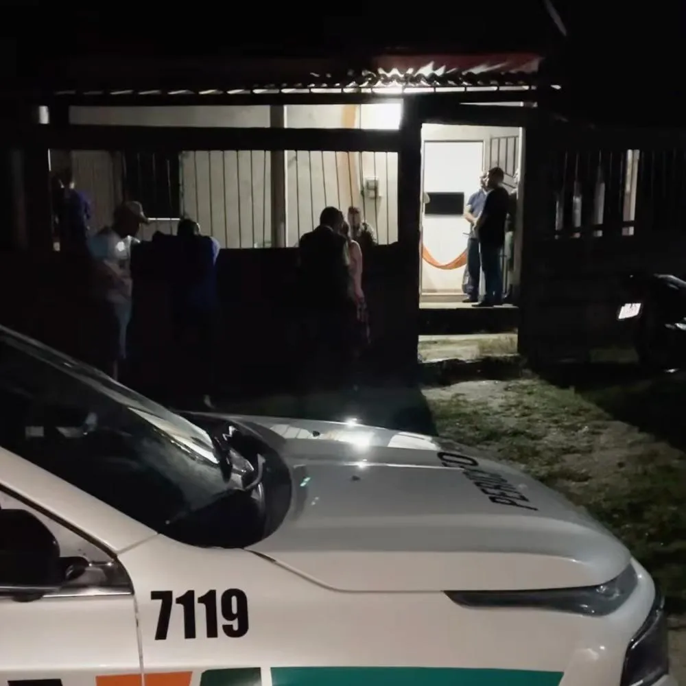 Homicídio em Varjota: Mulher de 34 Anos Encontrada Morta com Dois Tiros