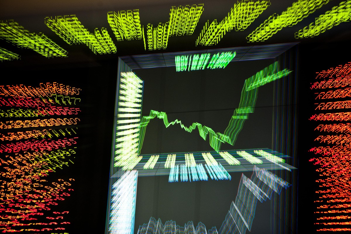 Ibovespa sobe mais de 1% em dia favorável ao risco; Vale avança quase 4%