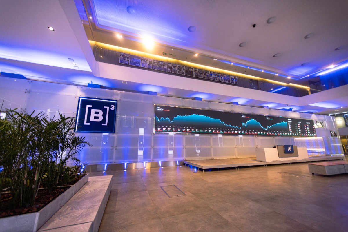 Ibovespa vai às máximas com alta firme das bolsas em NY e de blue chips de bancos 