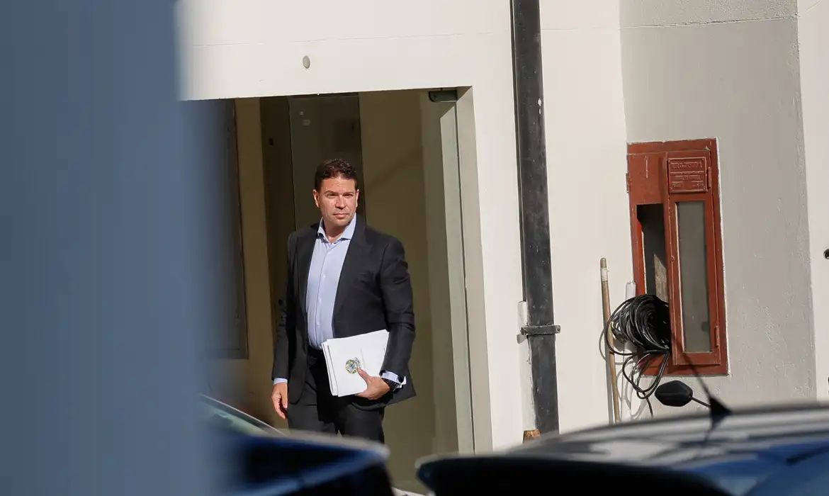 ICE prende Alexandre Ramagem nos EUA após Golpe de Estado: Condenado a 16 anos