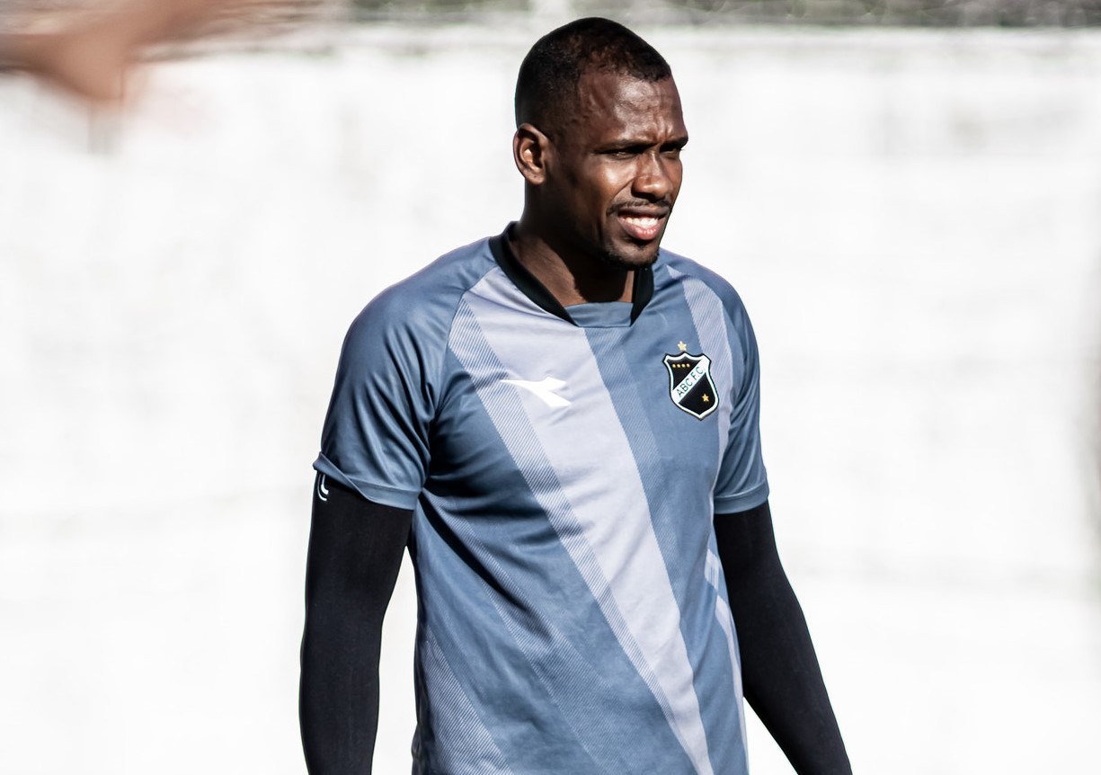 Igor Bahia projeta estreia no ABC e aposta em sintonia com a torcida